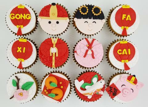 We offer cupcackes, customized cakes in Singapore