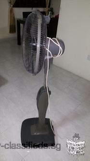 Pedestal Mitsubishi fan in good working condition